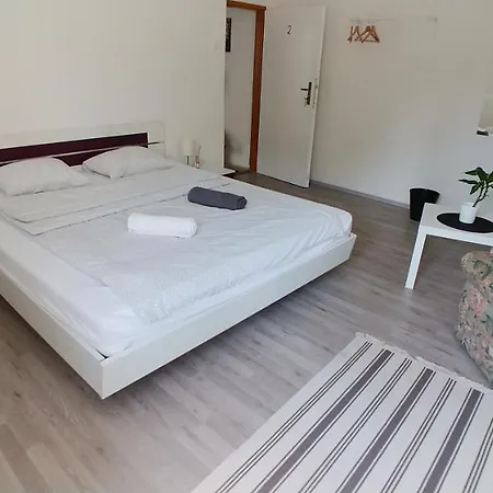 Private Flat In Style House Close To Center, With Private Parking Praga